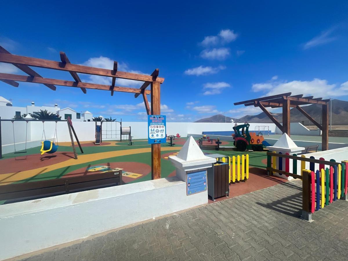 Izaro Apartamento Atico De Lujo Cerca De Playa Dorada Playa Blanca  Exterior photo